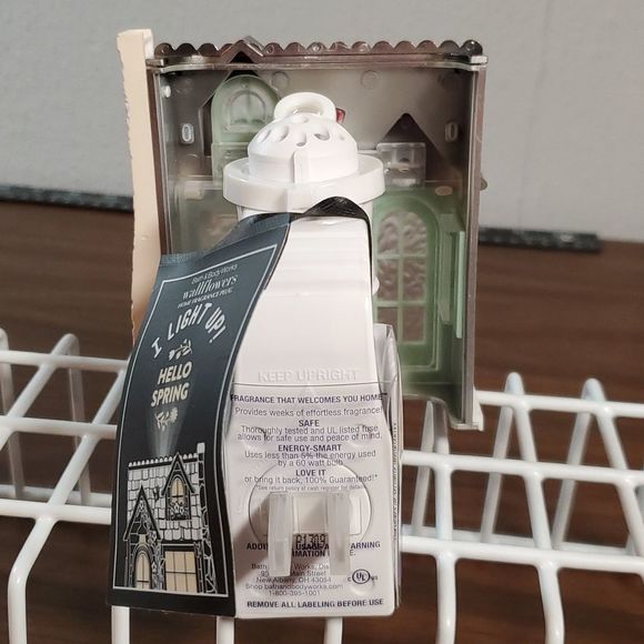 Bath & Body Works Wallflowers Hello Spring Projector LightUp Home Fragrance Plug - Picture 3 of 8